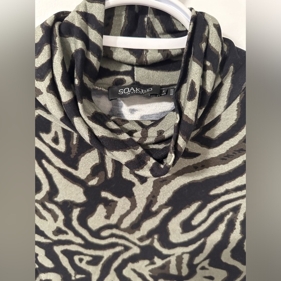 Soaked in Luxury High neck shirt in animal print, women’s size L - Picture 8 of 8